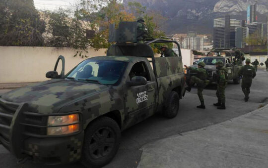 Llegan más elementos de la Sedena para blindar Santa Catarina