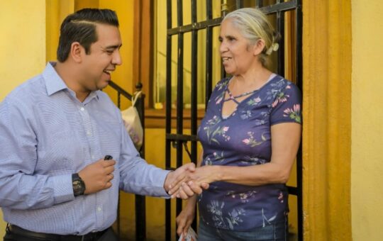 Jesús Nava continúa ofreciendo atención médica a domicilio