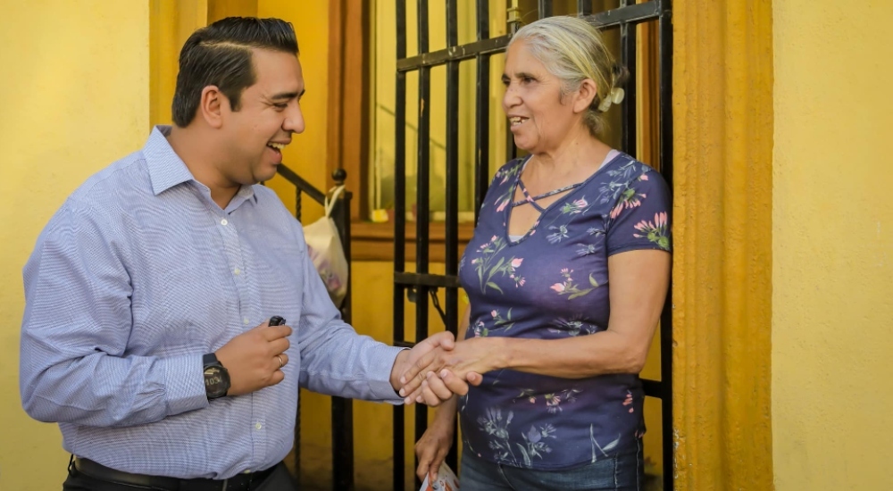 Jesús Nava continúa ofreciendo atención médica a domicilio